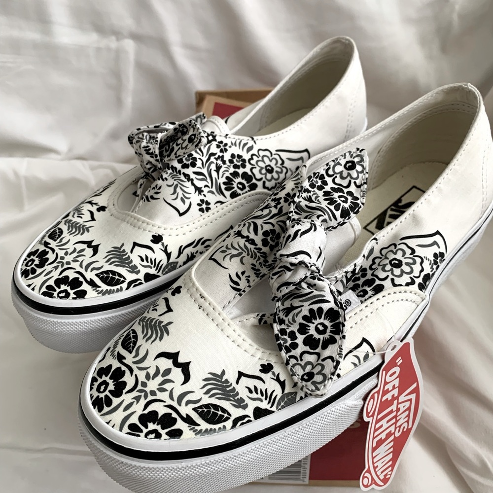 Vans white bandana sneaker